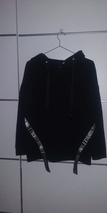 La..mu rozmiar 2 czarna bluza z kapturem 
Czarna zadbana bluza z kaptu