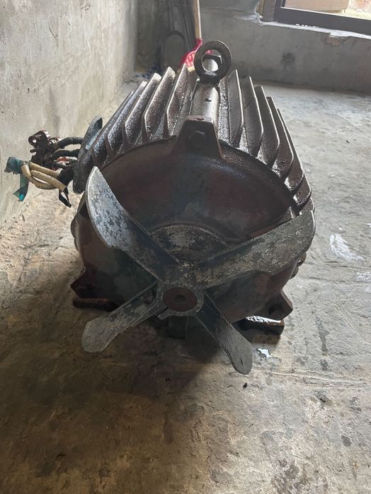 Електродвигун 7.5 кВт 3-фазний