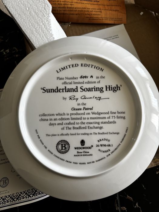 Тарелка фарфоровая тематическая Самолет Wedgwood(Англия)