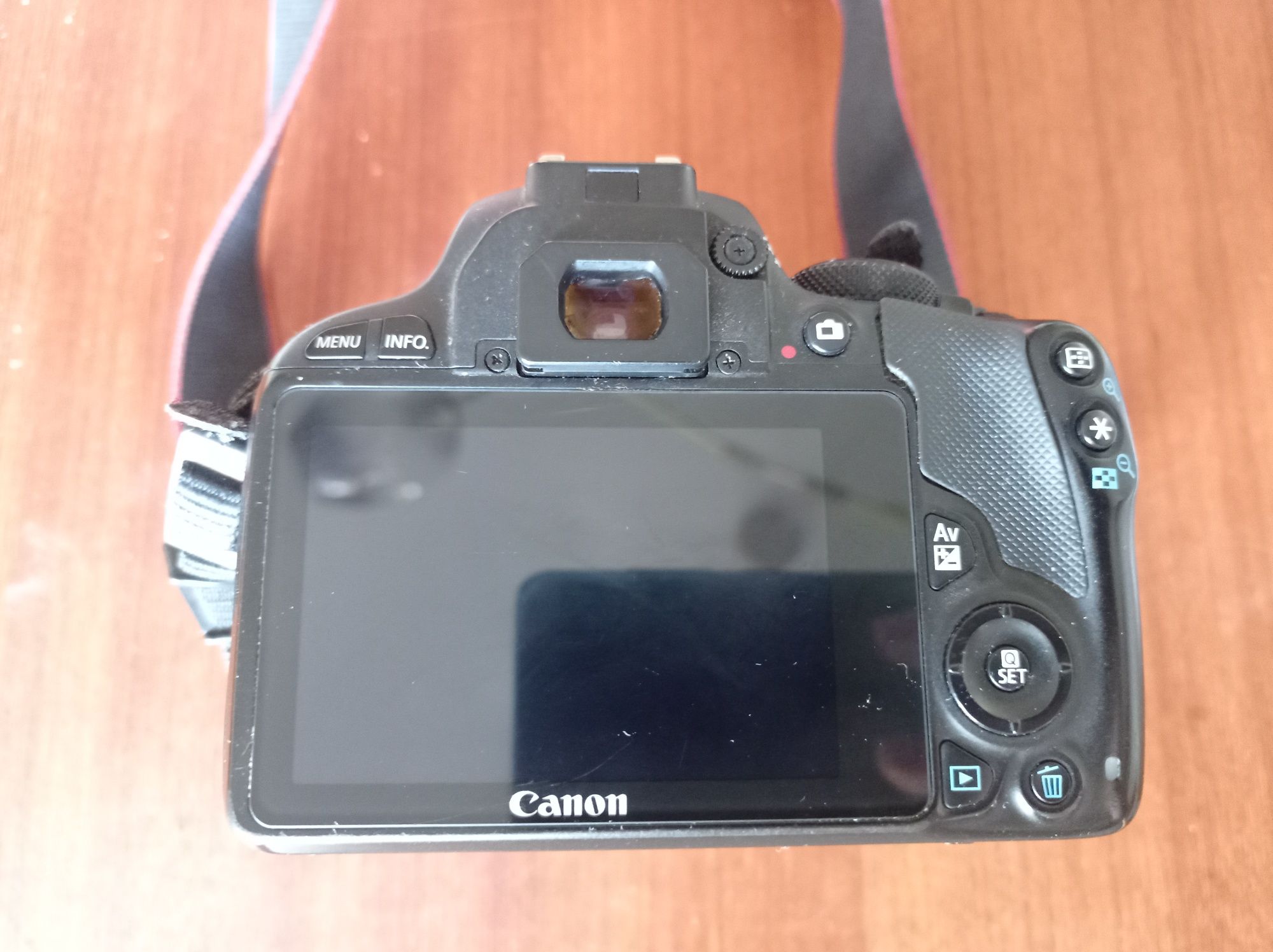 Lustrzanka Canon EOS 100D obiektyw 18-55 IS STM
