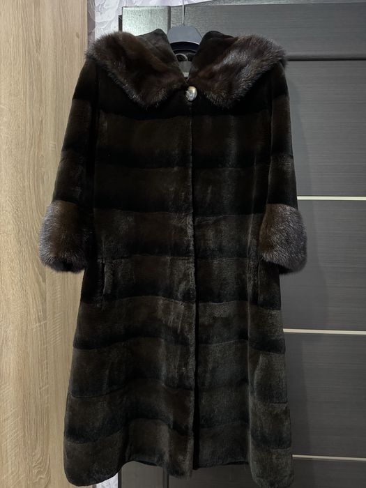 Шуба из меха бобра с отделкой из норки
