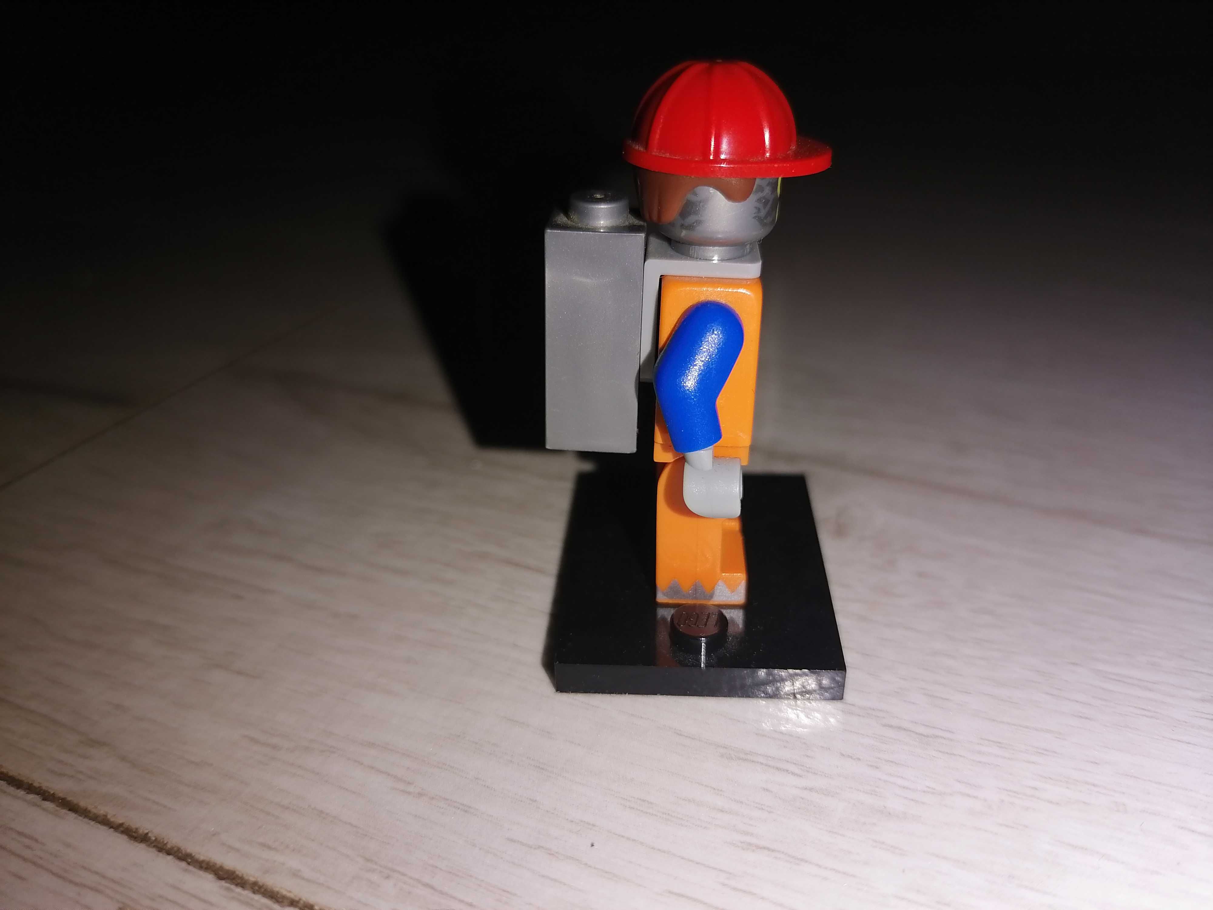 Lego Minifigurka Robot Emmet 70816 (tlm063)