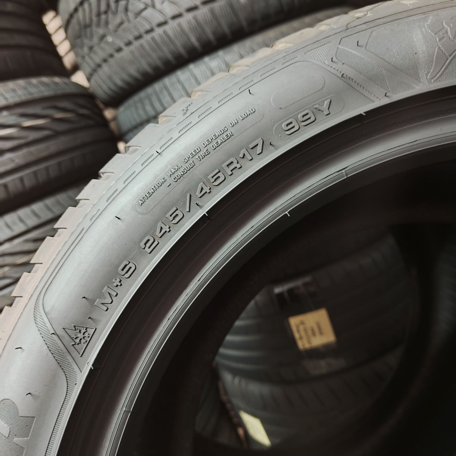 245/45/17 XL Sprzedam parę opon całorocznych Goodyear
