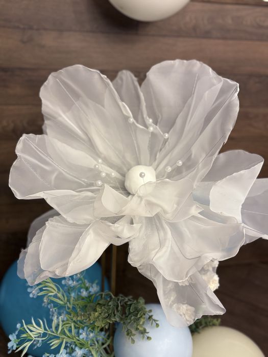 Фотозона, ростові квіти з органзи