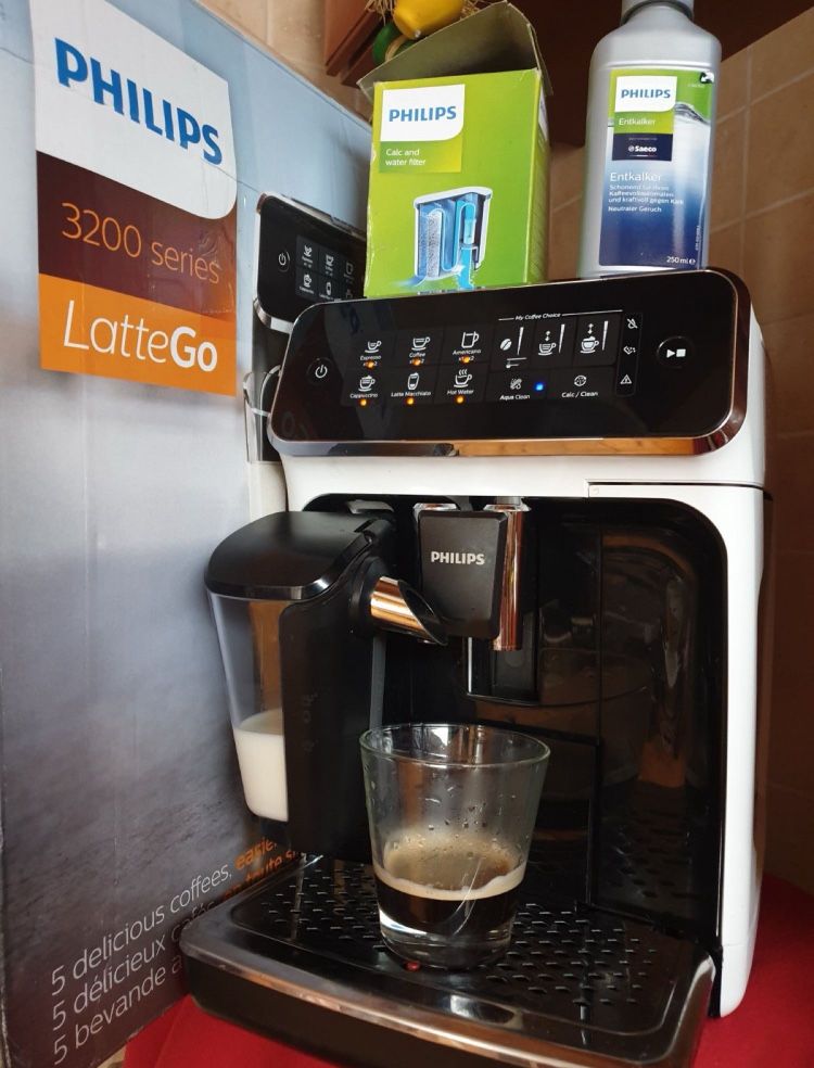 Кавомашина Кофемашина кавоварк з дому Philips LatteGo Series ер3300 3р