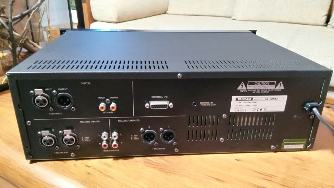 Profesjonalny magnetofon cyfrowy DAT Tascam da-30 MK II