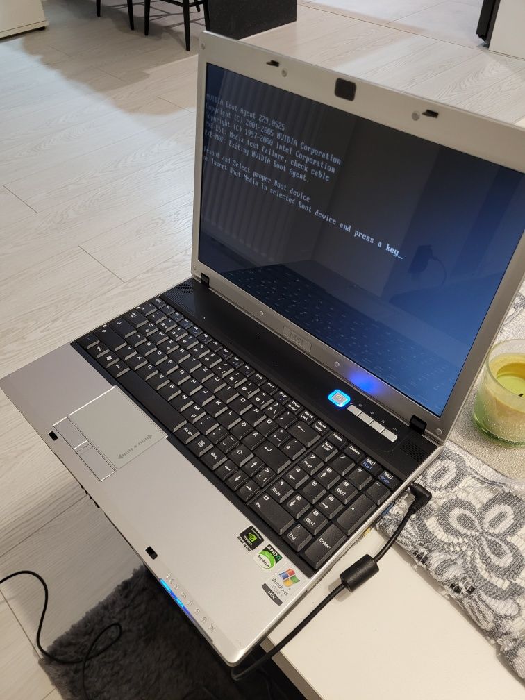 Laptop MSI ms 6833b