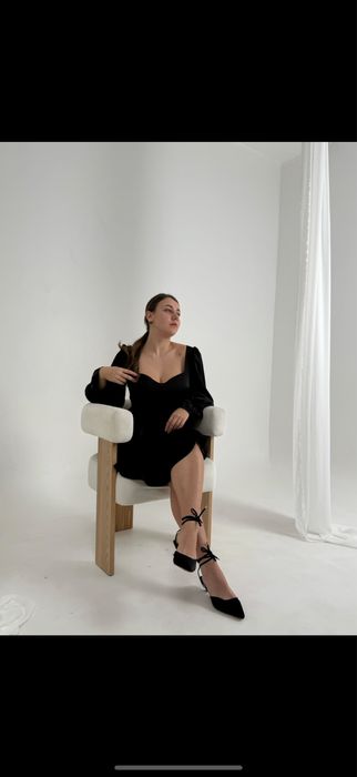 Жіноча сукня чорного кольору святкова