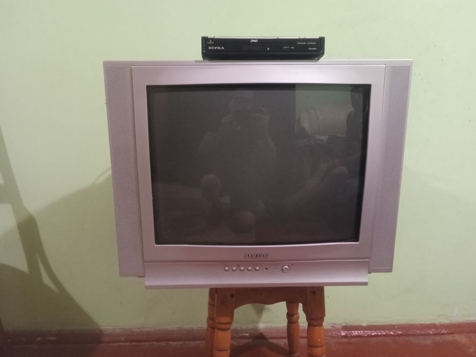 Продам Телевизор Samsung и дал проектор Supra