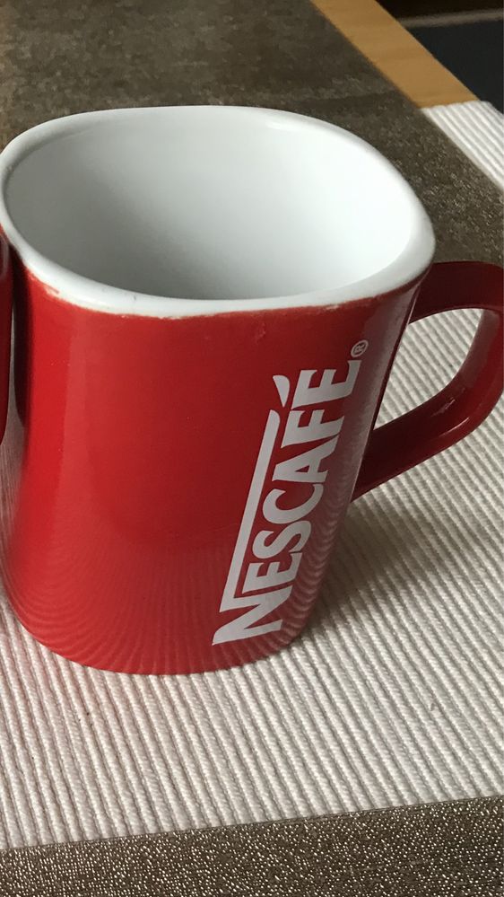 Kultowy kubek Nescafe 325 ml.