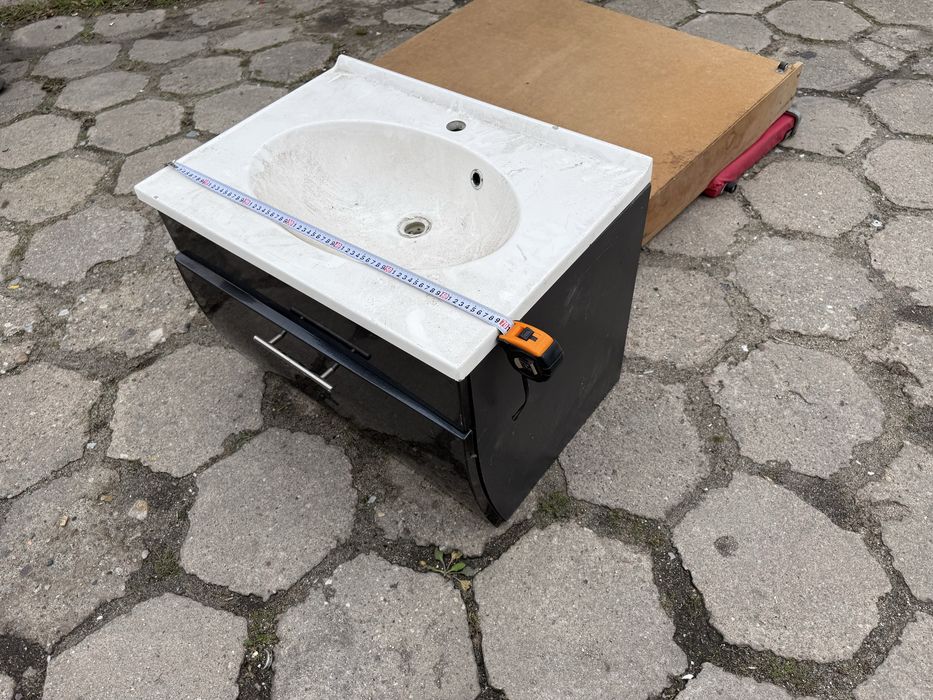 Szafka lazienkowa wiszaca umywalka