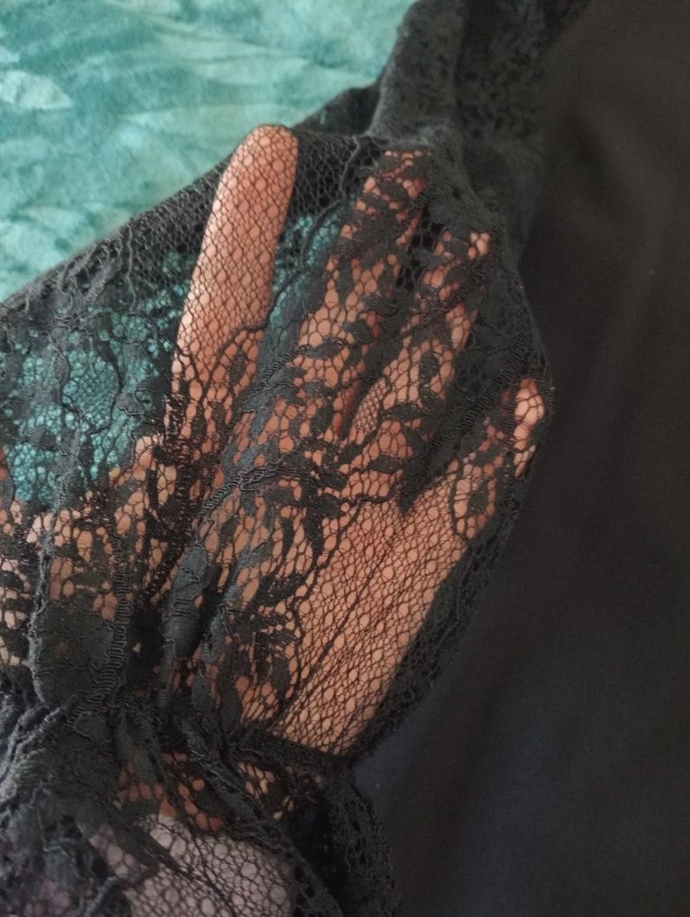 Vestido preto com renda