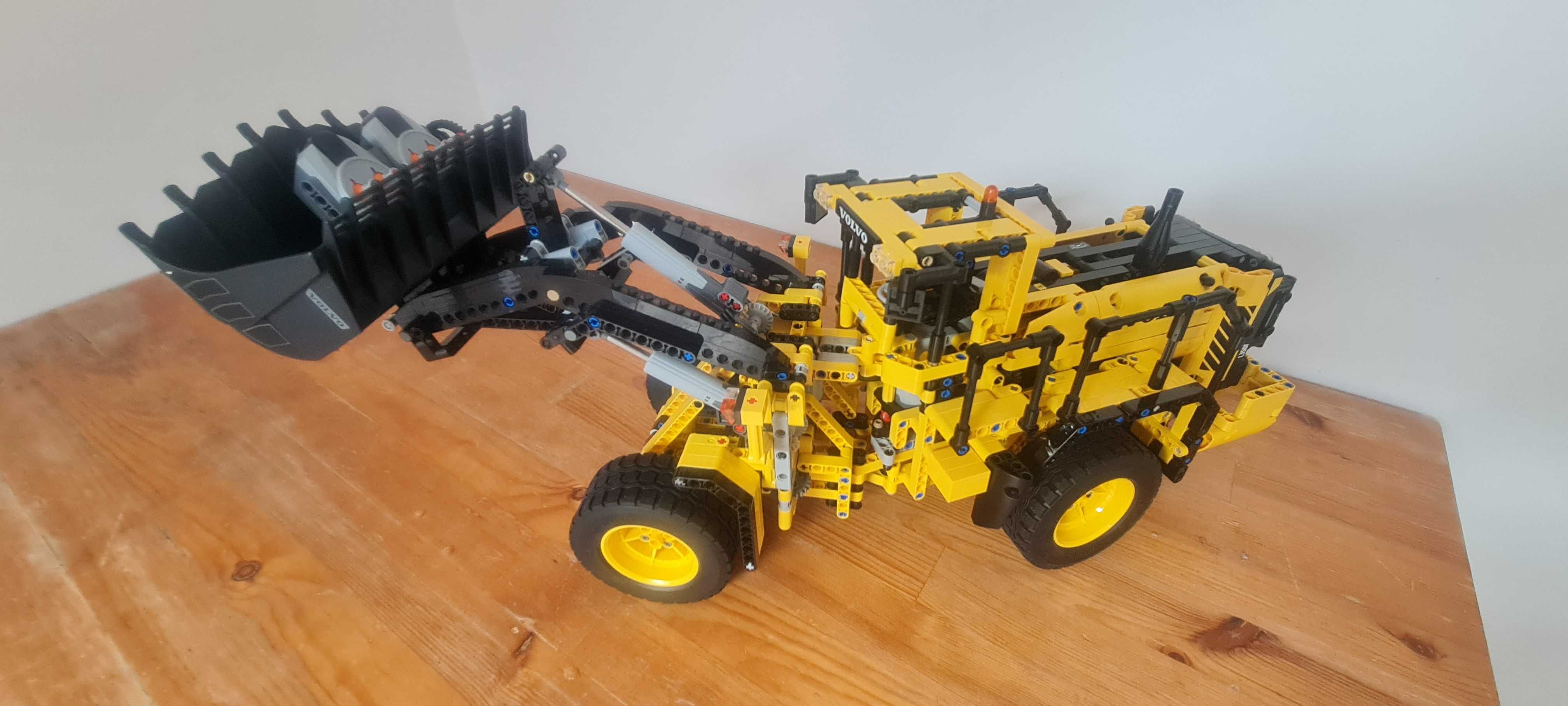 LEGO Technic 42030 VOLVO L35F