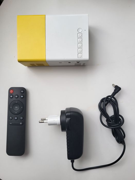 Проектор YG300, міні проектор