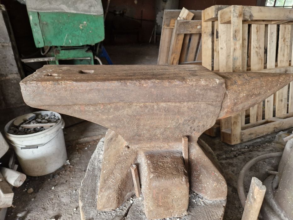 Kowadło kowalskie 250kg