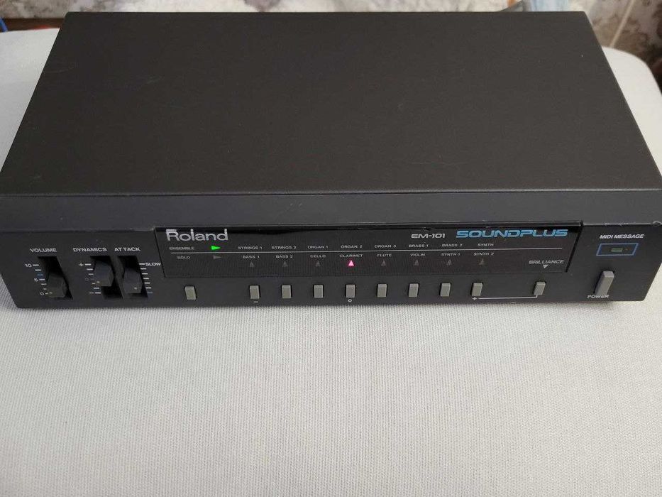 Аналоговий звуковий модуль Roland em-101