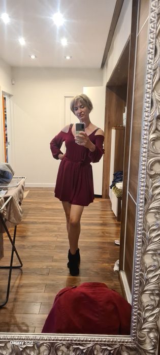 Сукня коктельна відкриті голі плечі з рукавом