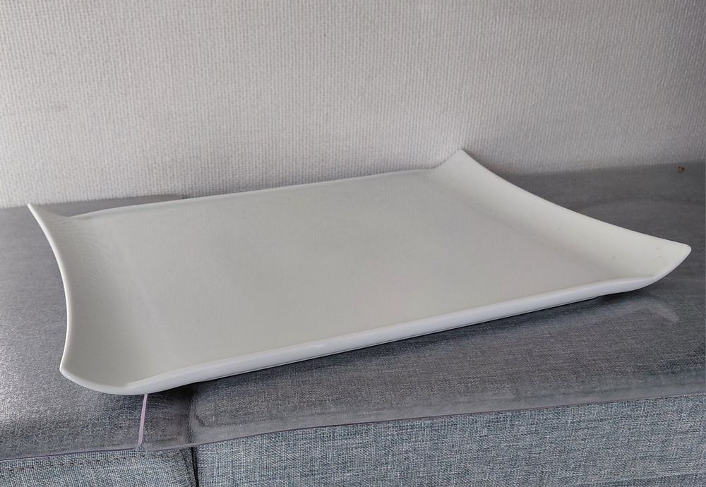 VISTA ALEGRE . Bandeja Rectangular da colecção  Buffet White. 40€