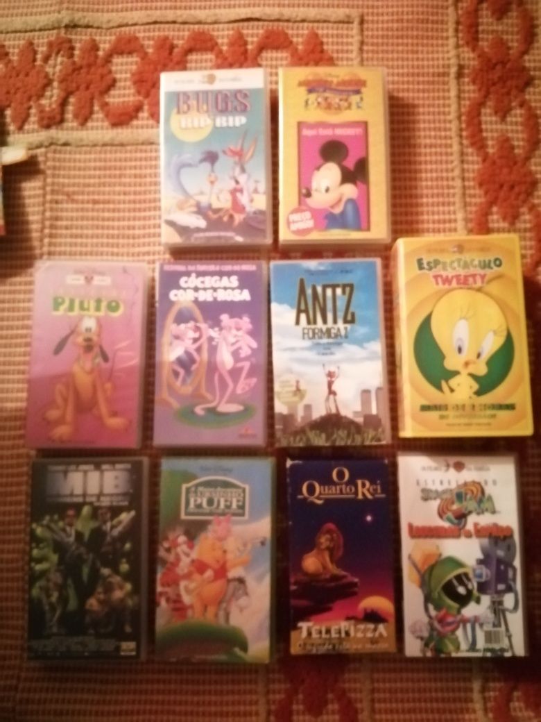 Diversas cassetes VHS  Disney e looney tones