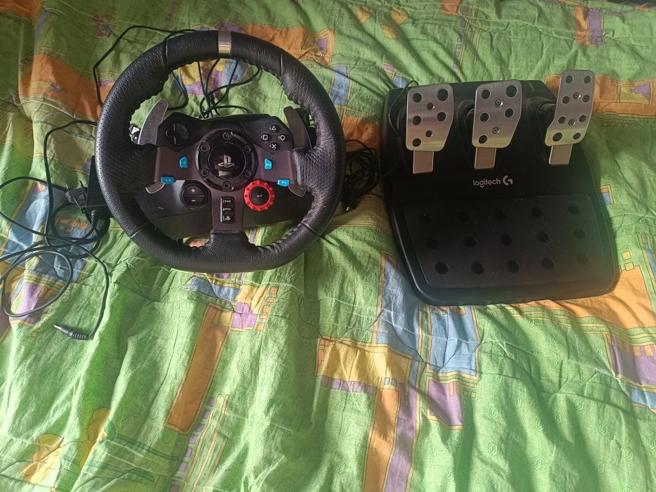 Кермо і педалі Logitech G29 Driving Force
