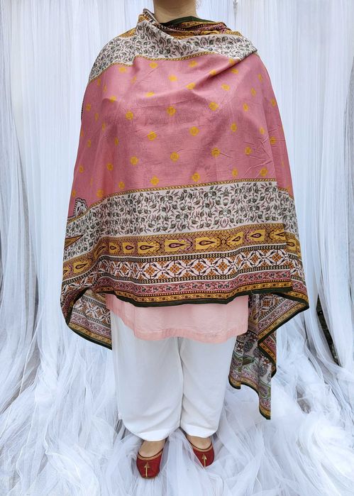 Duża chusta szal dupatta różowa bawełna wzór orient hidżab hijab pareo