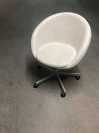 Cadeira branca c/ rodinhas IKEA