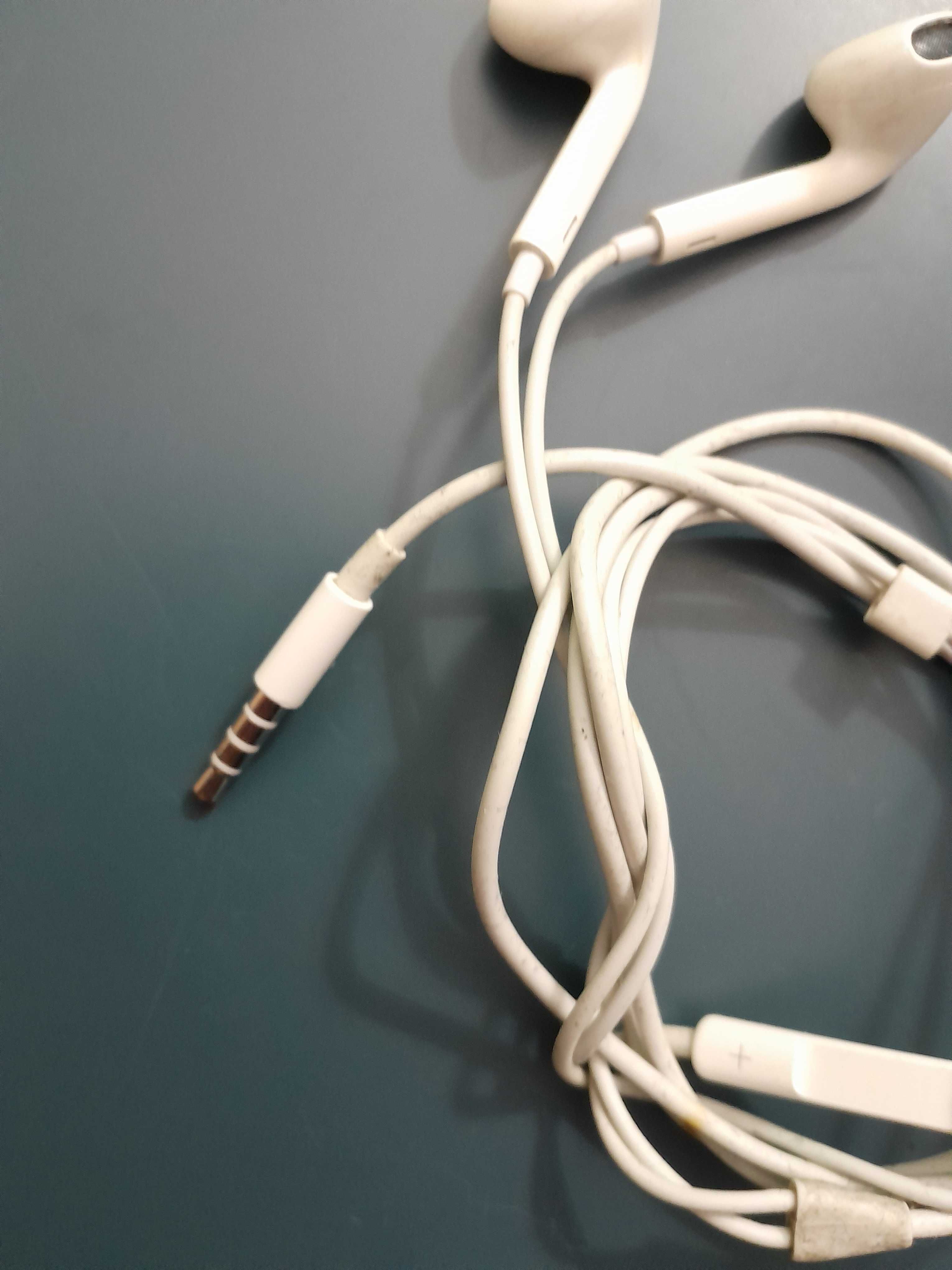 Аудио наушники на iPhone , круглий штекер