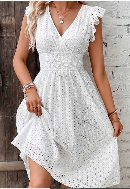 Vestido branco em bordado inglês (NOVO POR ESTREAR) 9