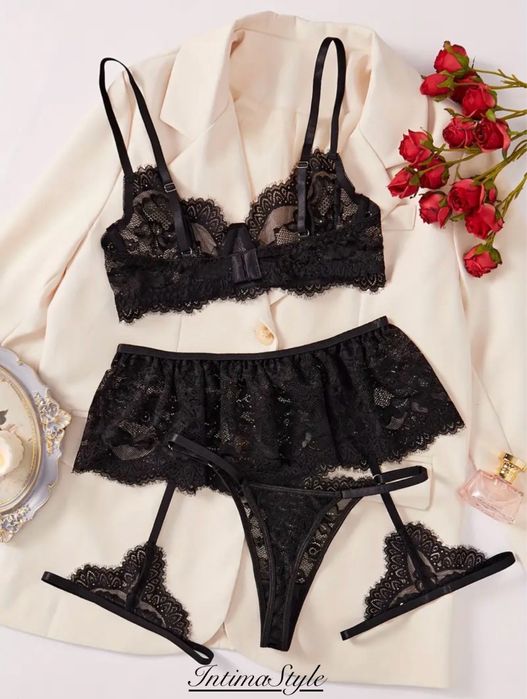 Сексуальний чорний комплект білизни з підвʼязками