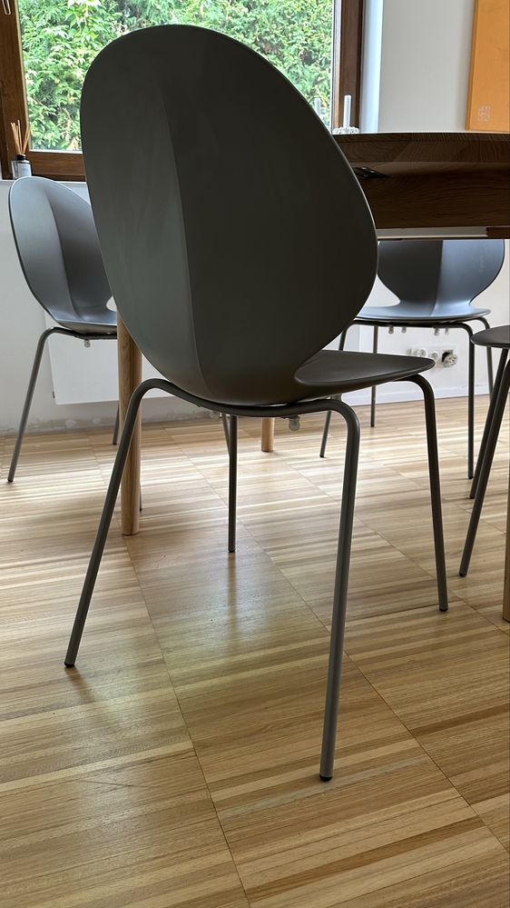 Krzesła Calligaris Basil 4 szt., oryginalne, w idealnym stanie