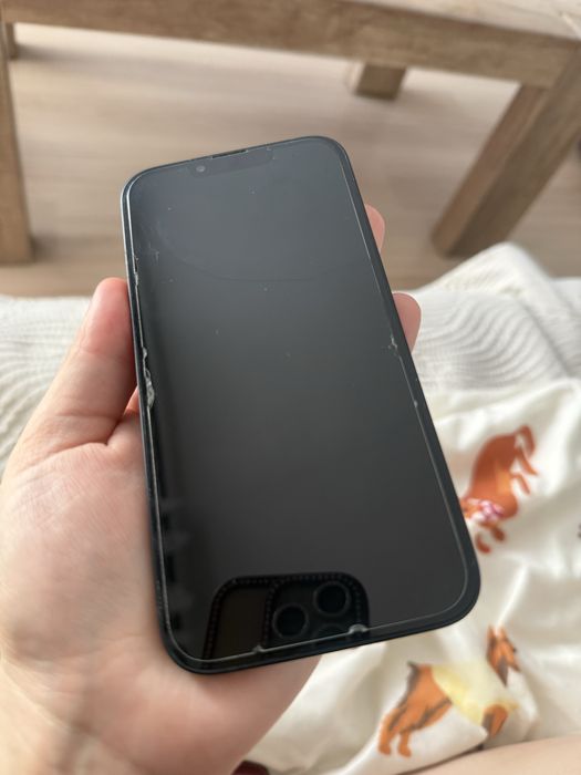 Iphone 13, bateria 63%