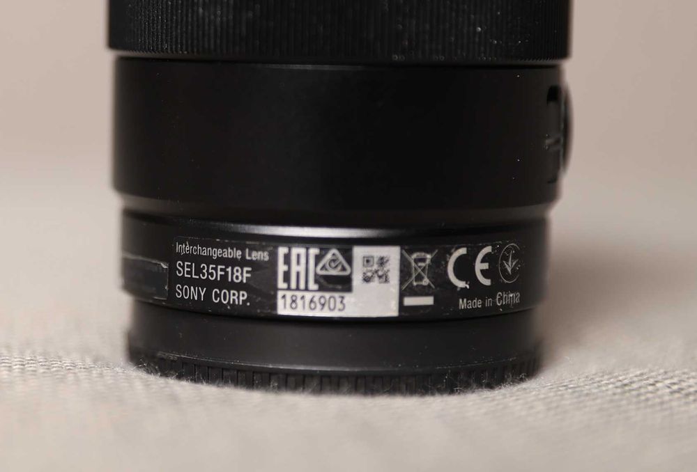 Об'єктив Sony FE 35mm F1.8