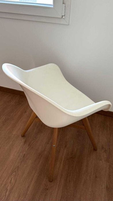 Cadeiras Branco e Madeira