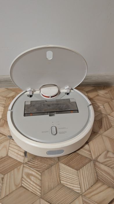 Robot sprzątający Xiaomi SDJQR02RR — działa, z akcesoriami