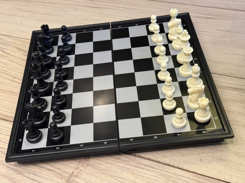 Conjunto de jogos de tabuleiro e cartas