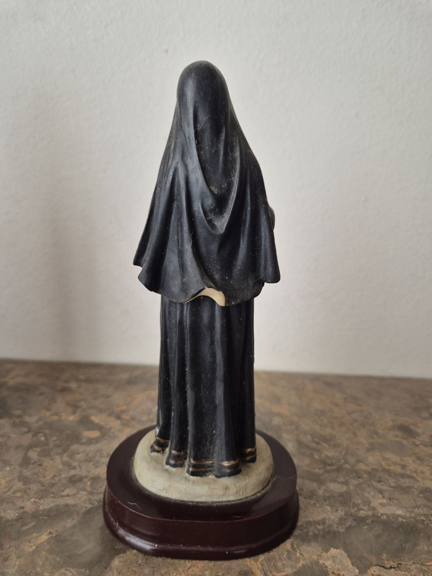 Várias estatuetas Religiosas