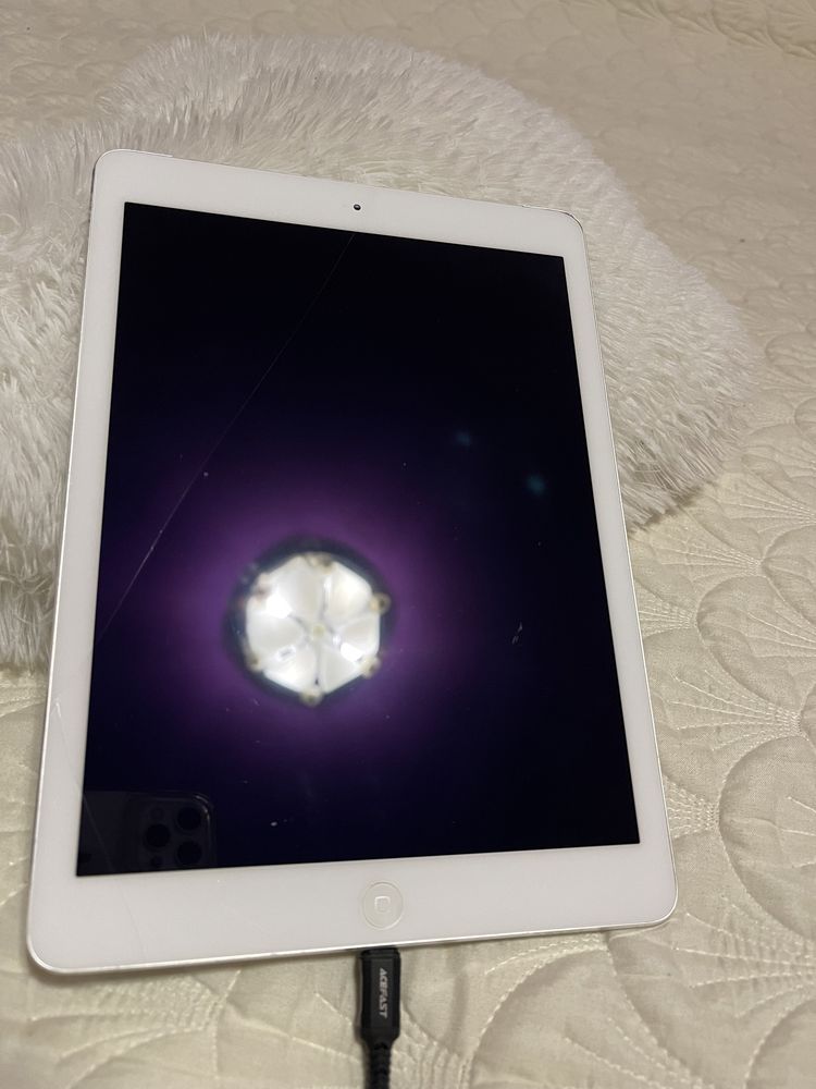 Планшет Apple iPad Air Wi-Fi 4G 64 GB Silver(MD796)