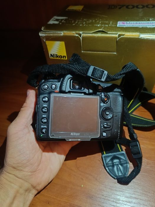 Nikon D7000, body