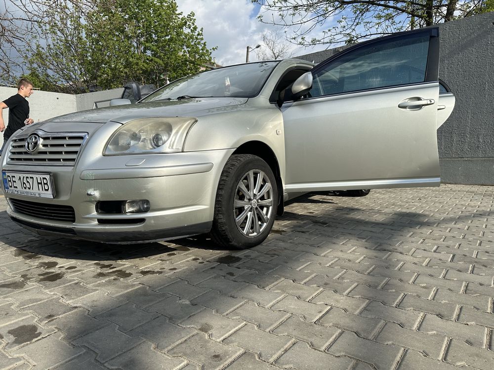 Продам тайоту авенсис 2003