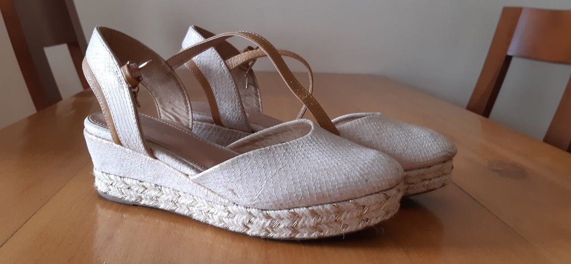 Espadryle na platformie