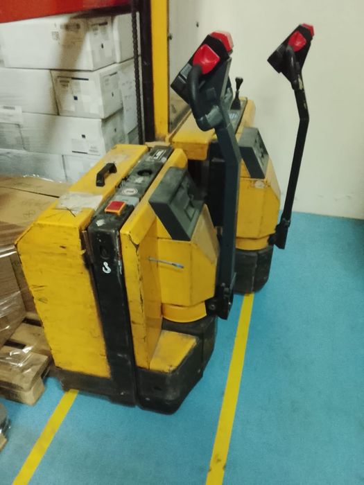 Vendo Stacker ERC20 elétrico com bateria nova