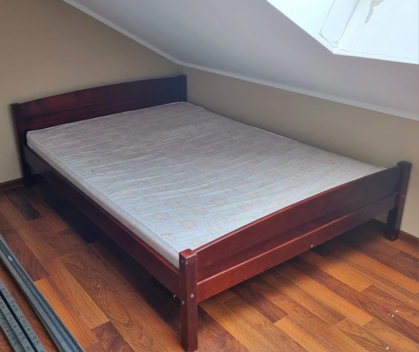 Łóżko z materacem 140x200 cm