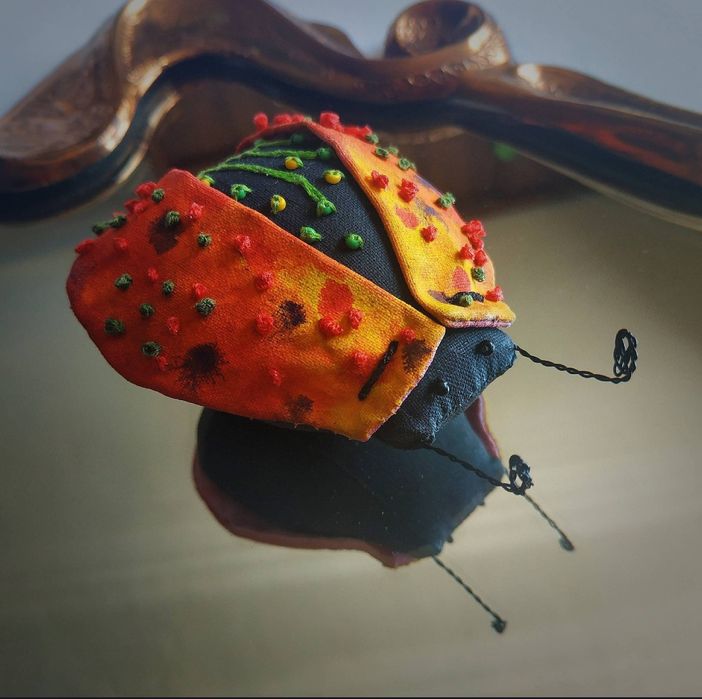 Текстильна фігурка божої корівки, декор для інтер'єру