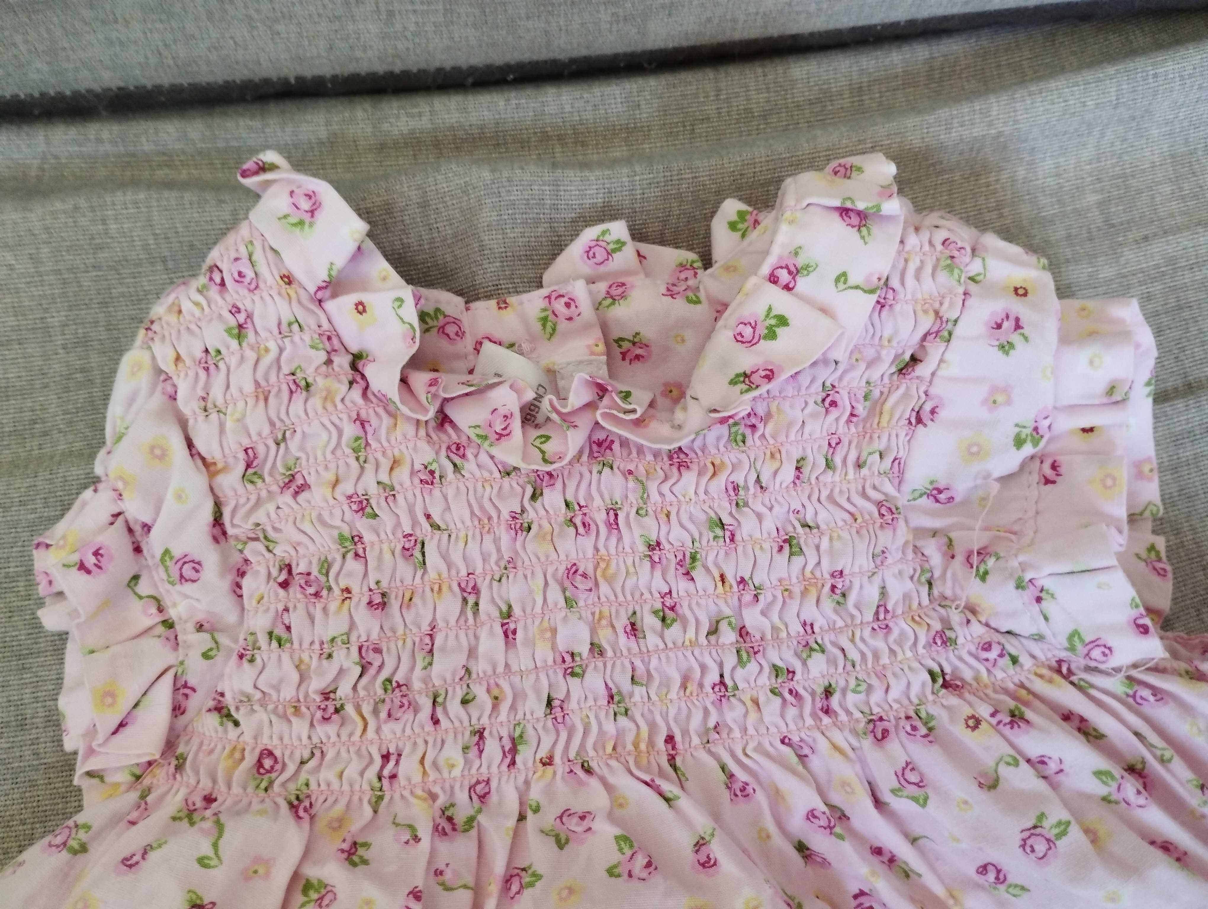 vestido rosa com flores para bebé