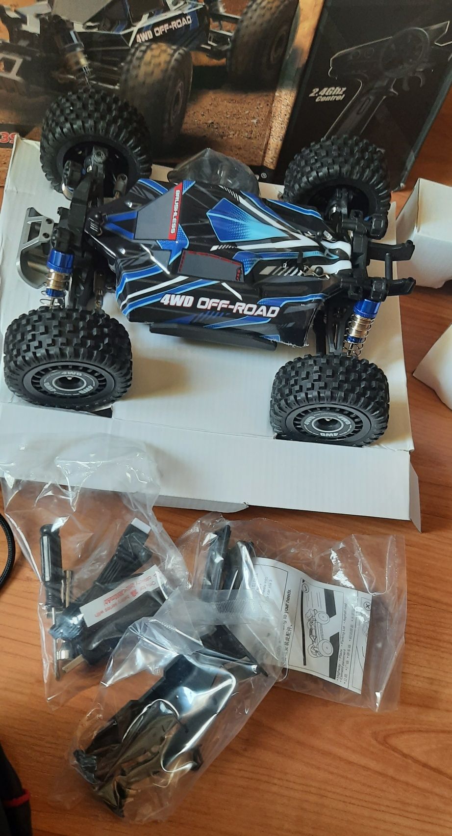 Машинка на радіокеруванні mjx hyper go 16207 1/16 РТР  axial trax