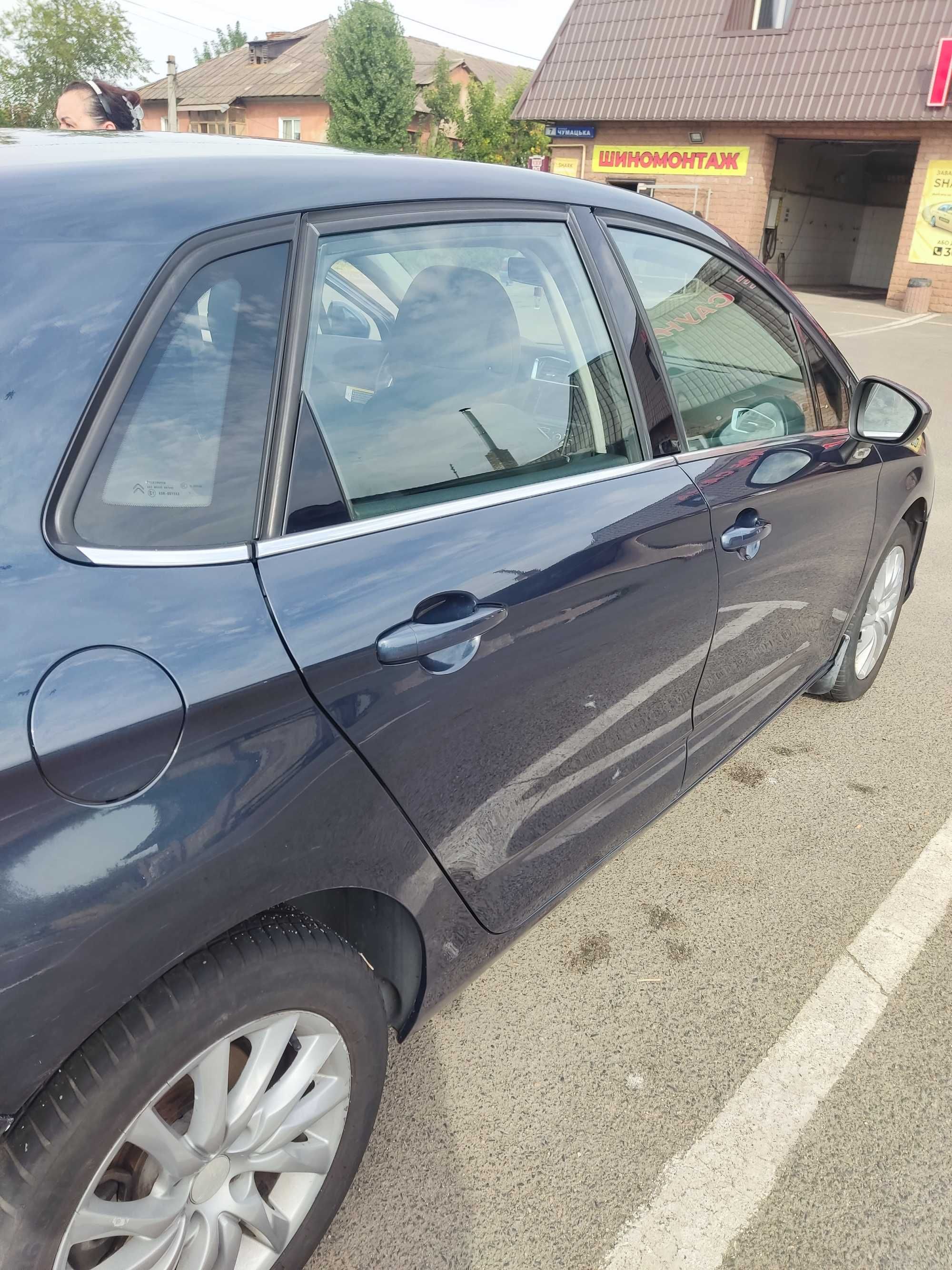 Автомобіль Citroen C4