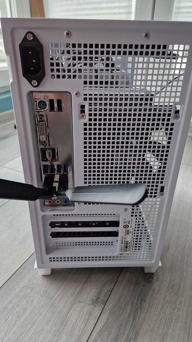 Komputer PC do gier (Ryzen 5 5600x, RX7600, 32Gb Ram, SSD 512Gb)