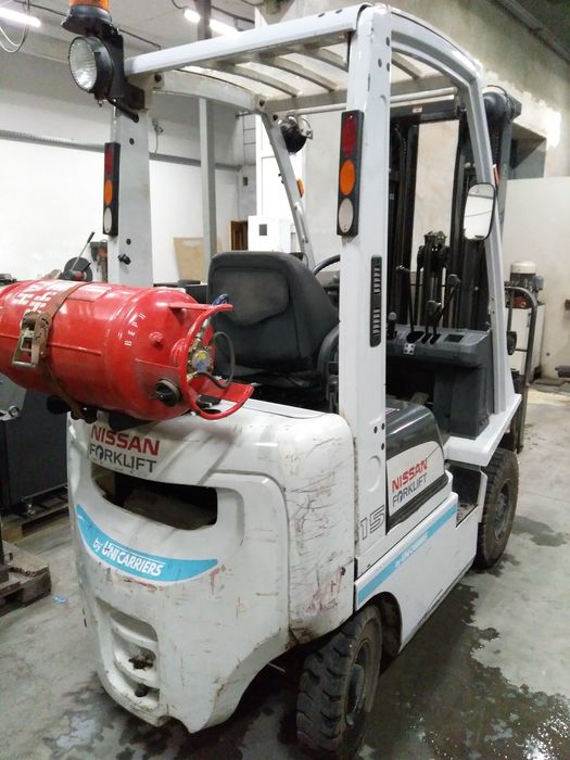 Навантажувач nissan