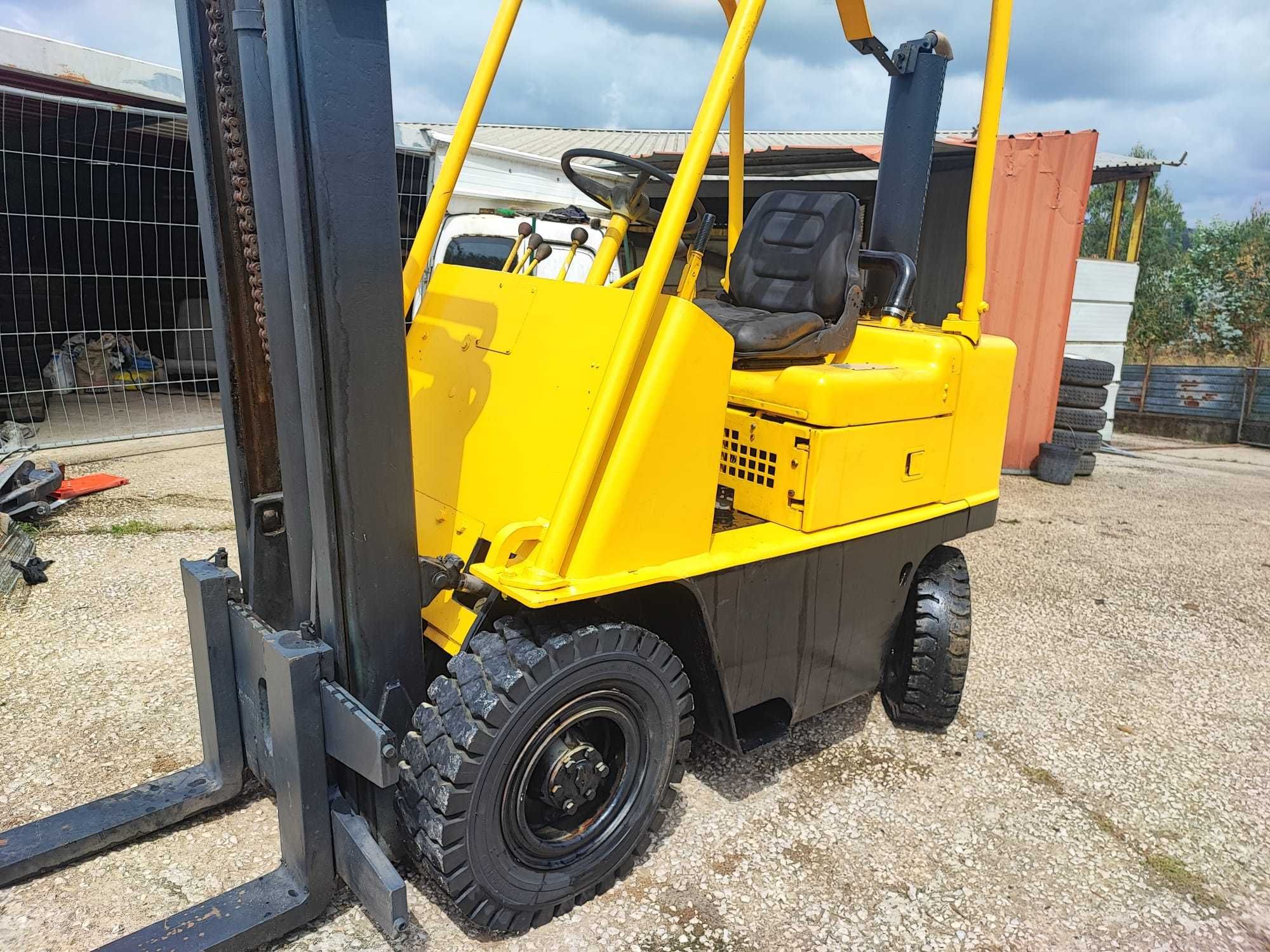 Empilhador Caterpillar V40B / 2000kg Diesel