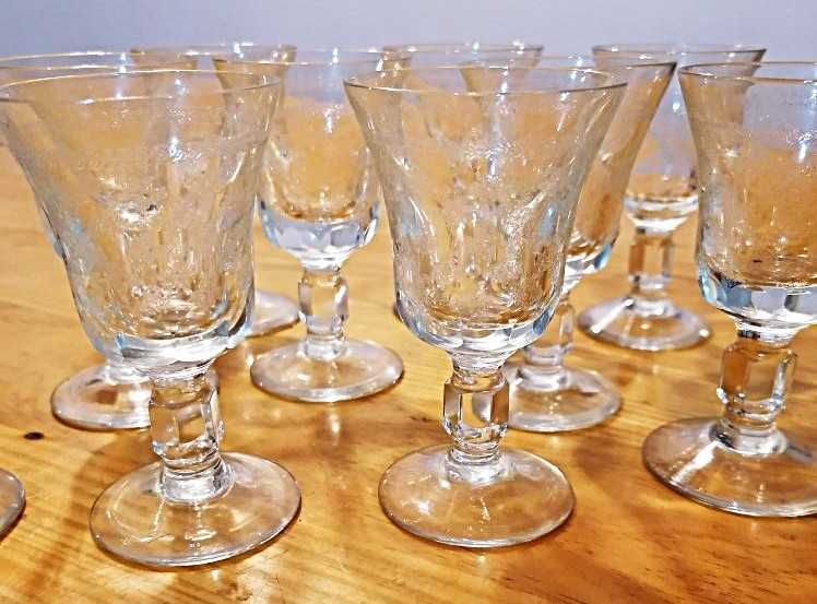 Copos em vidro cinzelado de vinho do Porto